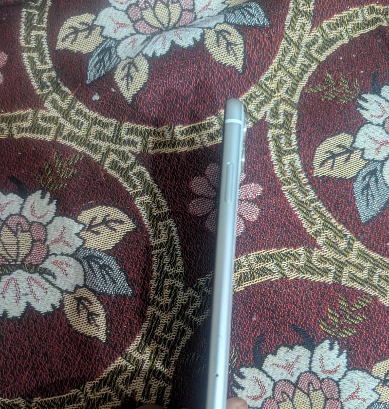 iphone 11       10/10 condition 2