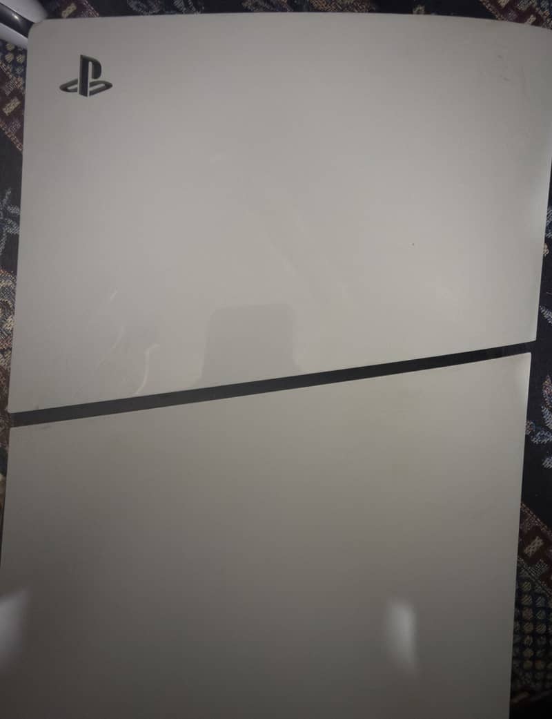 PS5 Console digital edition with 2 controller 1