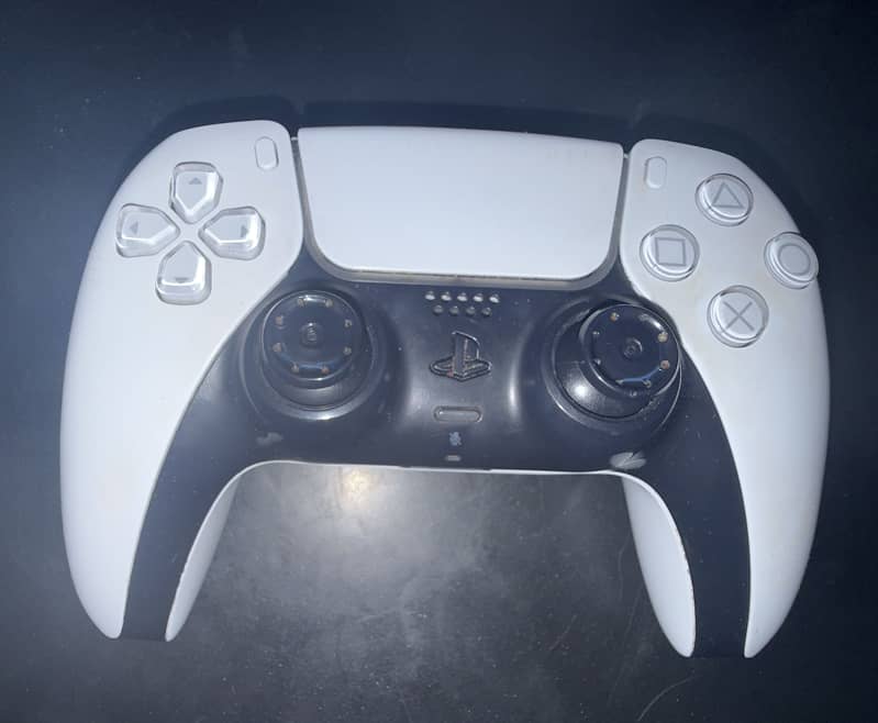 PS5 Console digital edition with 2 controller 2
