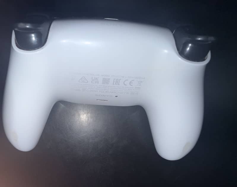 PS5 Console digital edition with 2 controller 4
