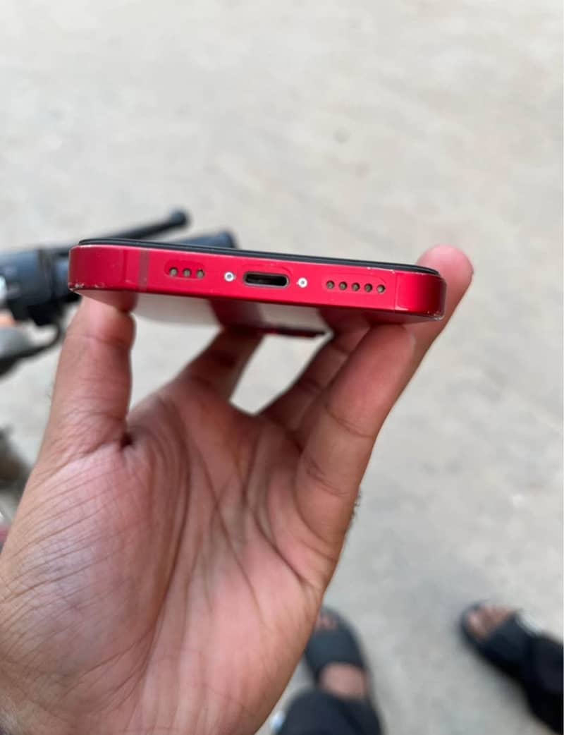 Apple iPhone 13 5