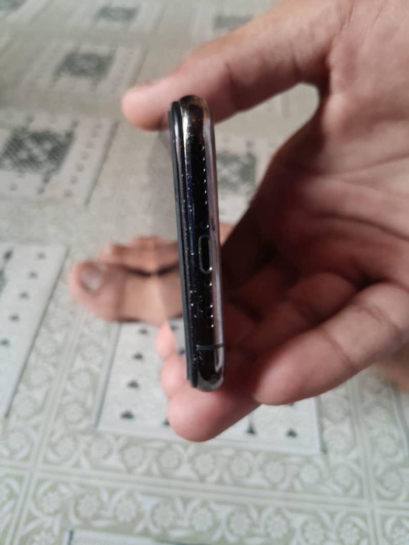 Apple iPhone 11 Pro 3