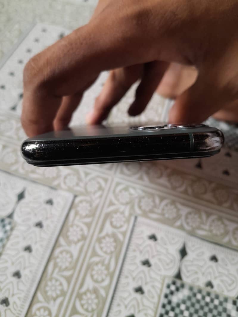 Apple iPhone 11 Pro 4