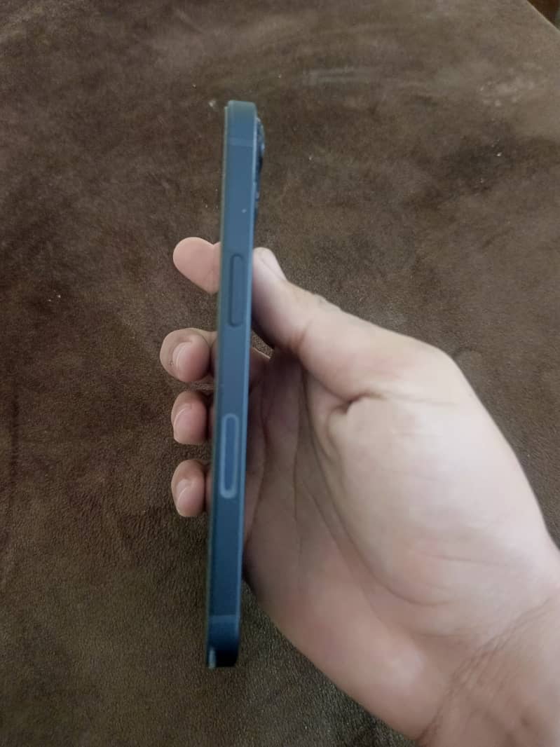 Apple iPhone 13 2