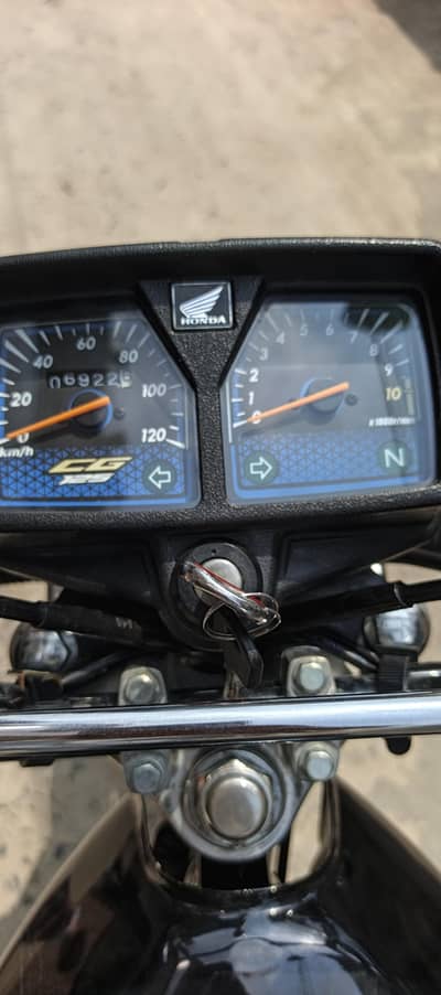 Honda 125 silver edition