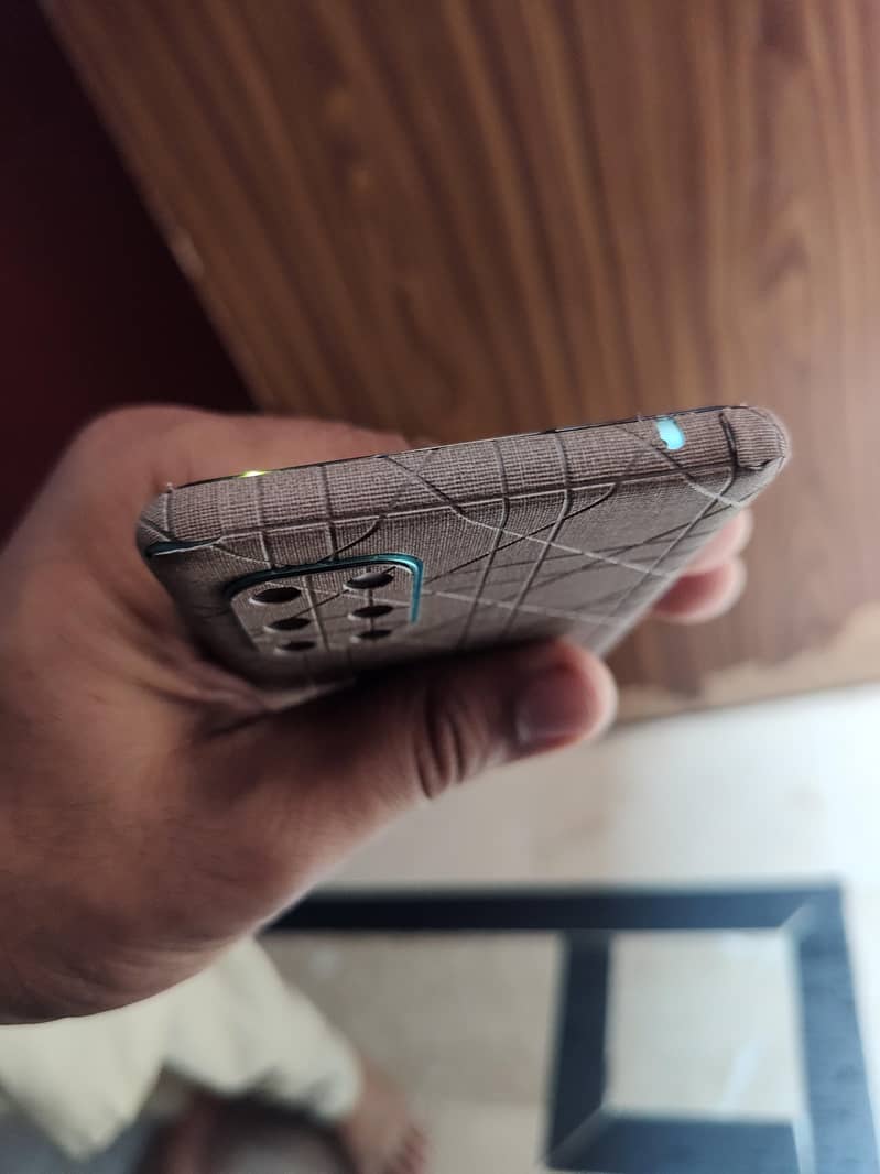 One Plus 8T 4