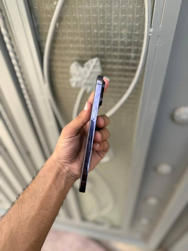 Apple iPhone 14 Pro Max 4