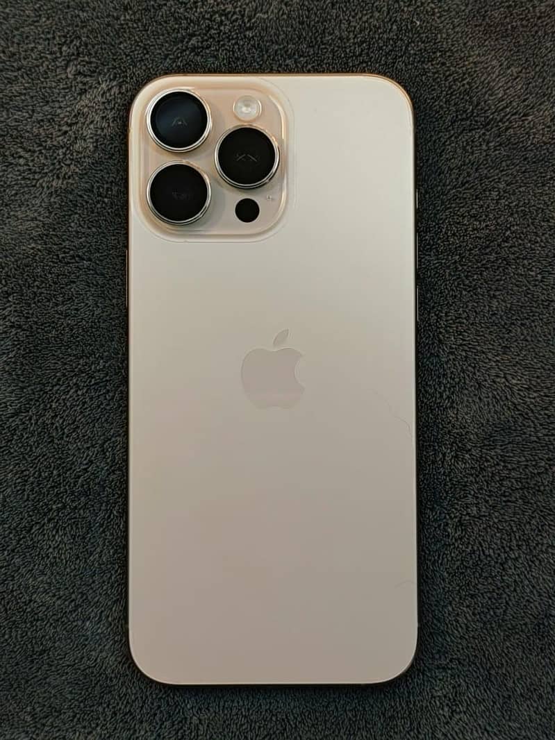 Apple iPhone 16 Pro Max 3
