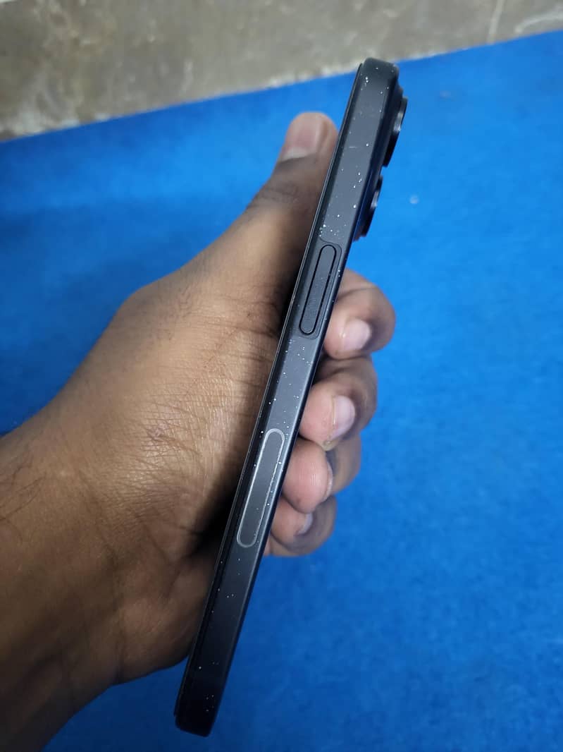 Apple iPhone 15 4