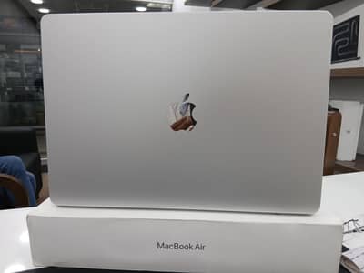 Macbook Air M3, 15", (16/256) Complete Box