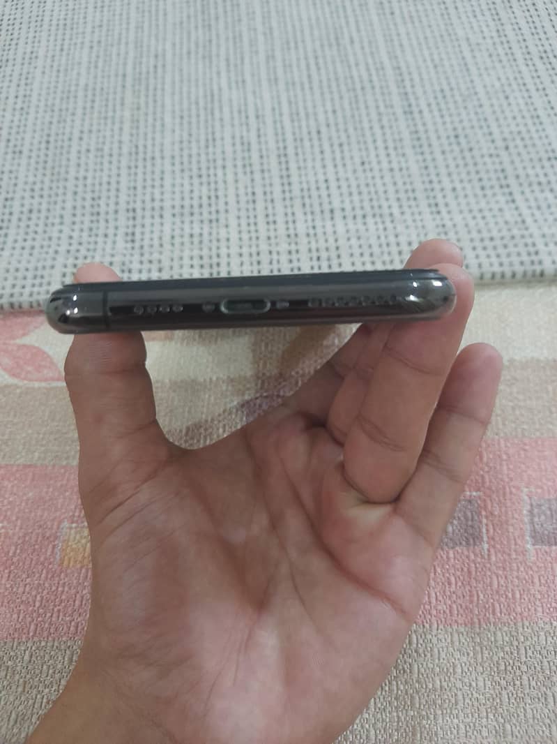 Apple iPhone 11 Pro Max 2