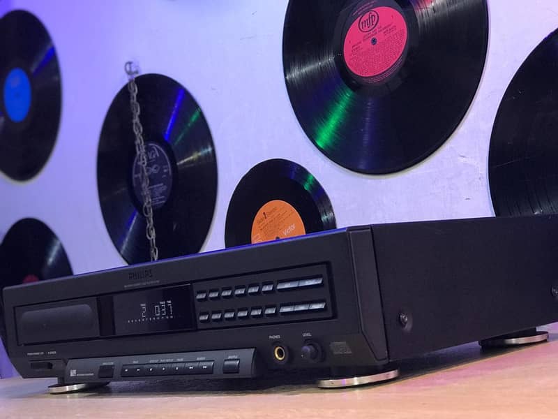 Philips Compact Disc (CD)-920 CD Player 1