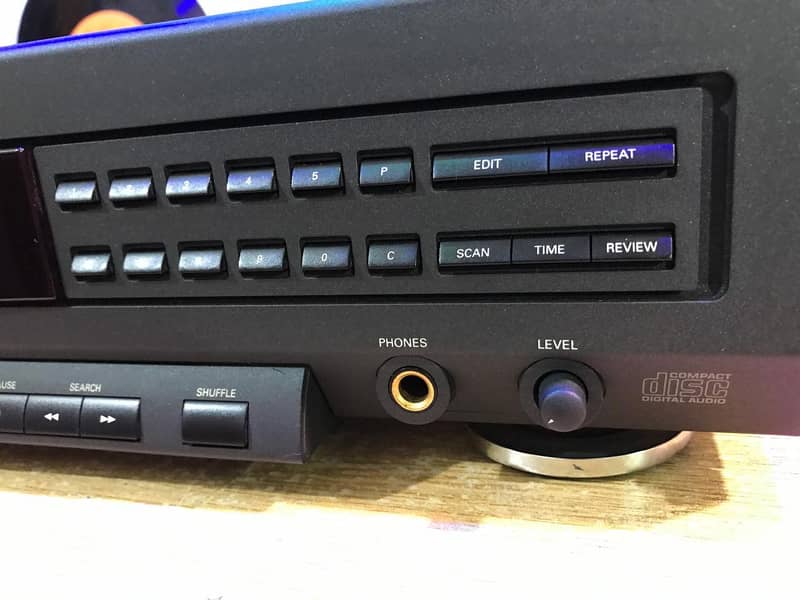 Philips Compact Disc (CD)-920 CD Player 3