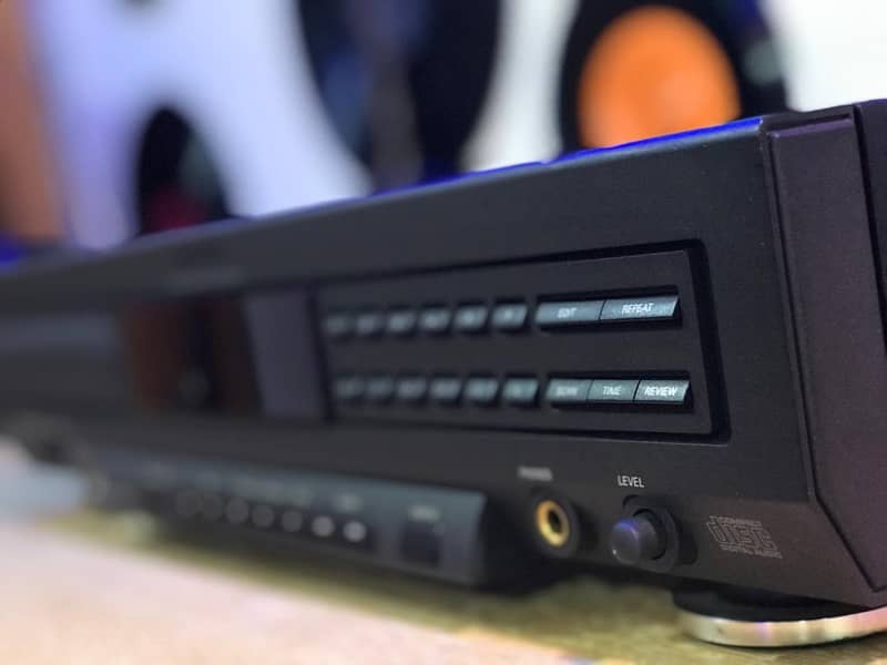 Philips Compact Disc (CD)-920 CD Player 10