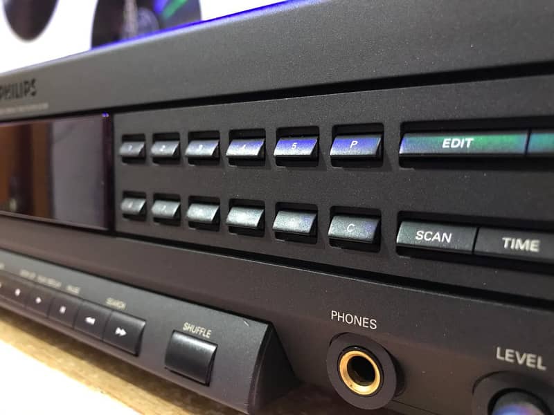 Philips Compact Disc (CD)-920 CD Player 12