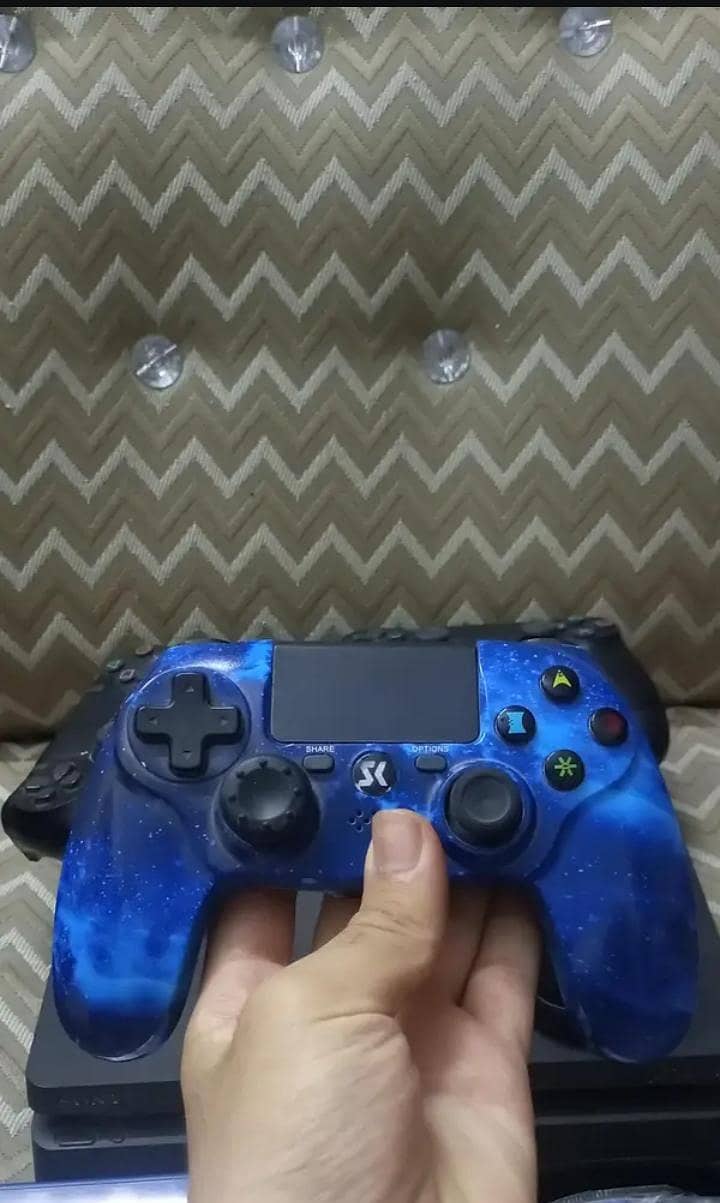 1tb PS4 slim | 2games 2original controller 1c  controller 1