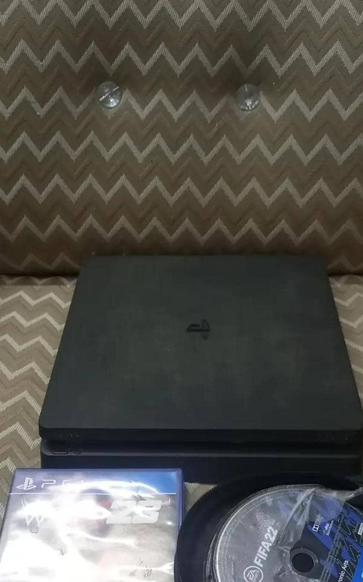 1tb PS4 slim | 2games 2original controller 1c  controller 4