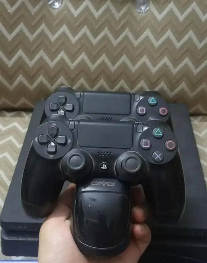 1tb PS4 slim | 2games 2original controller 1c  controller 8