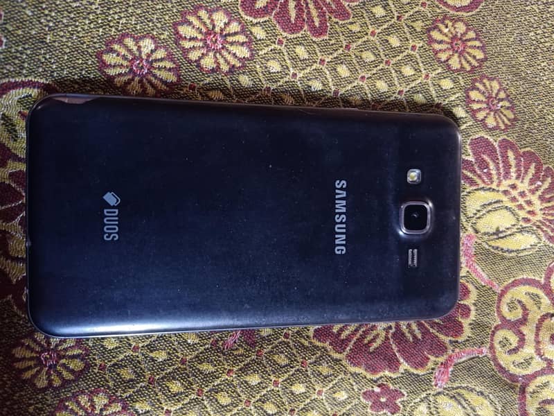 Samsung Mobile J7 1