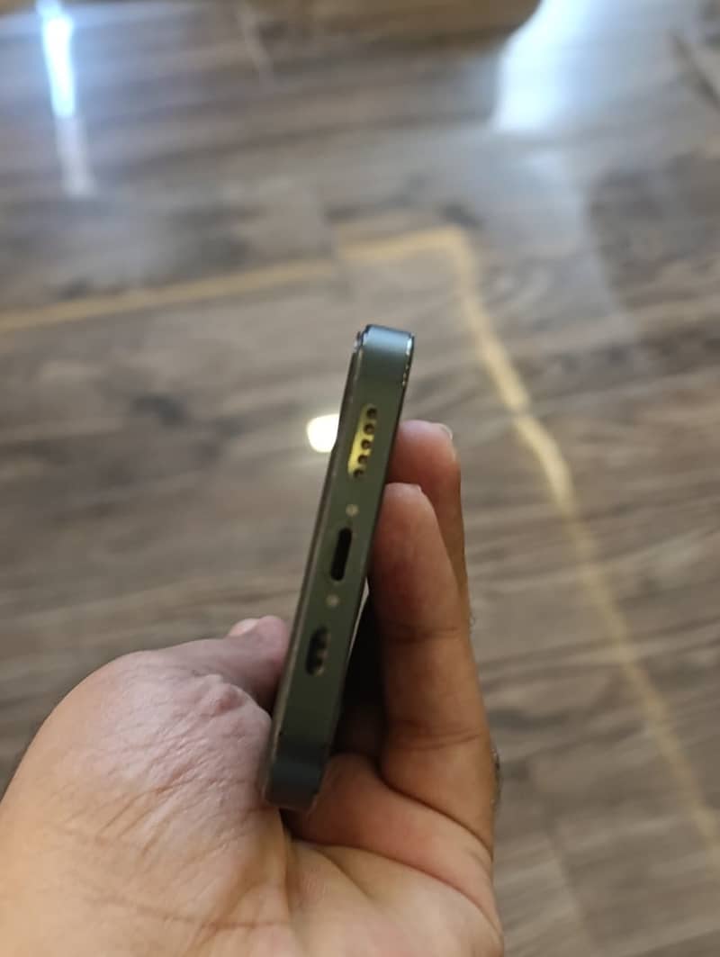 Apple iPhone 13 Pro 2