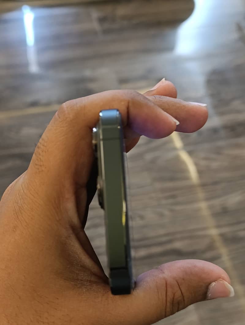 Apple iPhone 13 Pro 4