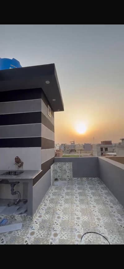 Brand New 5 Marla House Located Ideal Near Park & Masjid