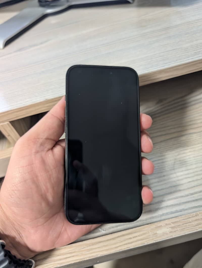 Apple iPhone 15 Pro 4