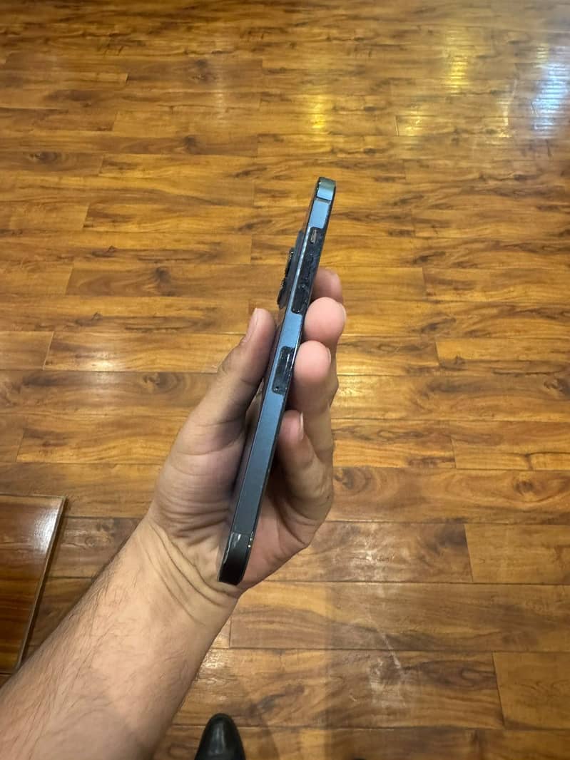 Apple iPhone 12 Pro Max 4