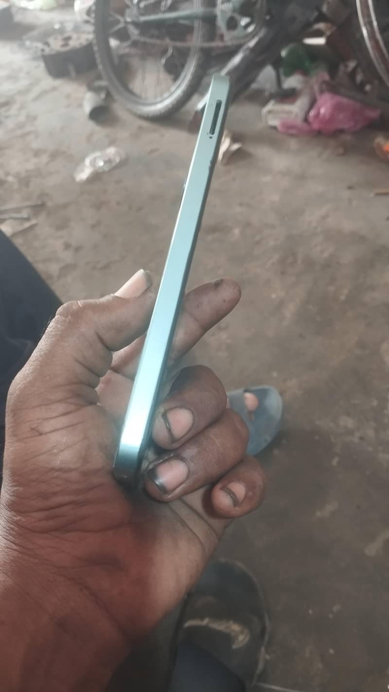 Tecno Spark Go 1 2