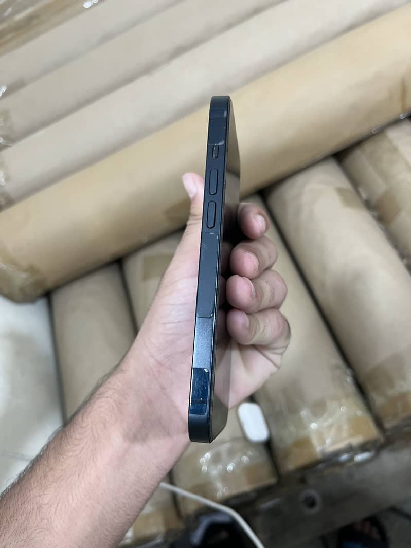Apple iPhone 14 4
