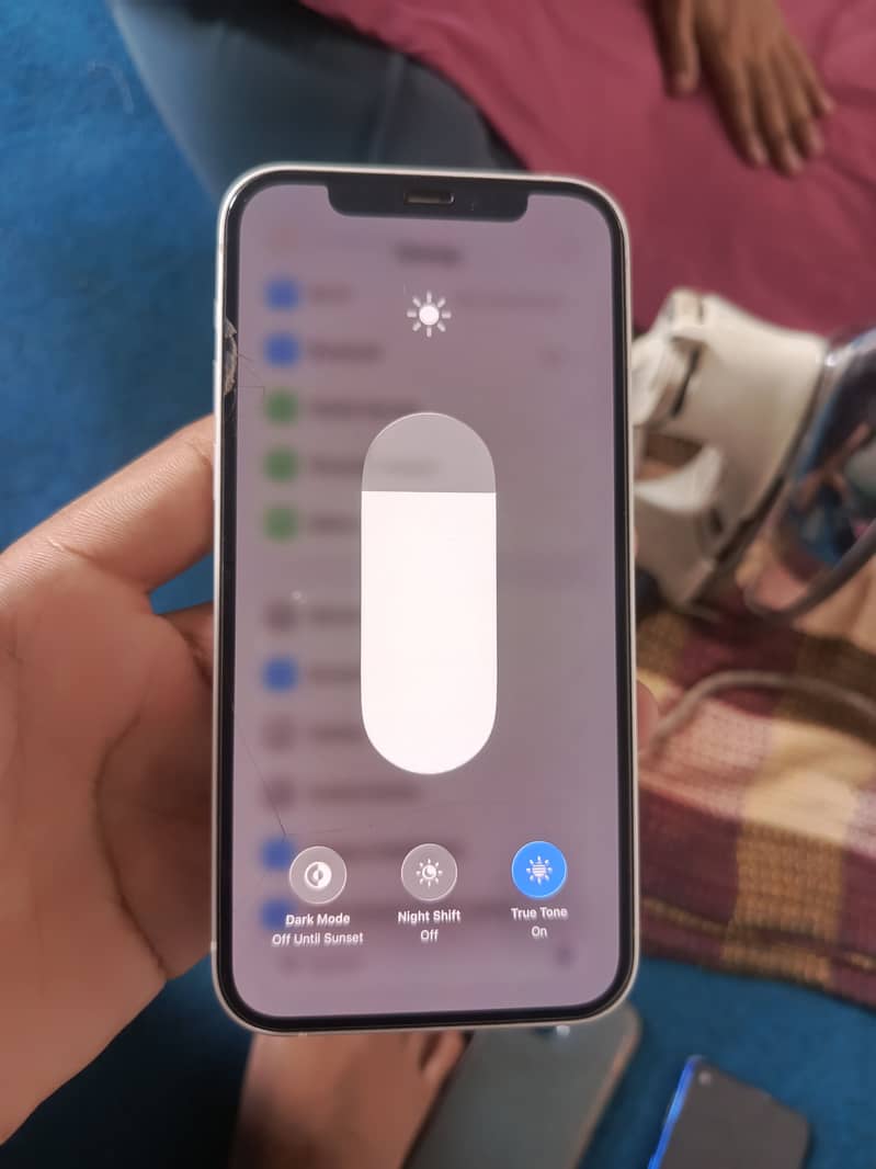 Apple iPhone 12 4