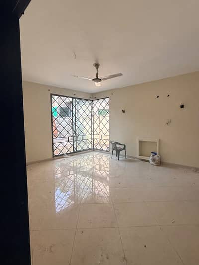 13,000 Hazar Square Feet COMMERICAL Plaza For Rent Mode Town Prime Location Neat Clean Option