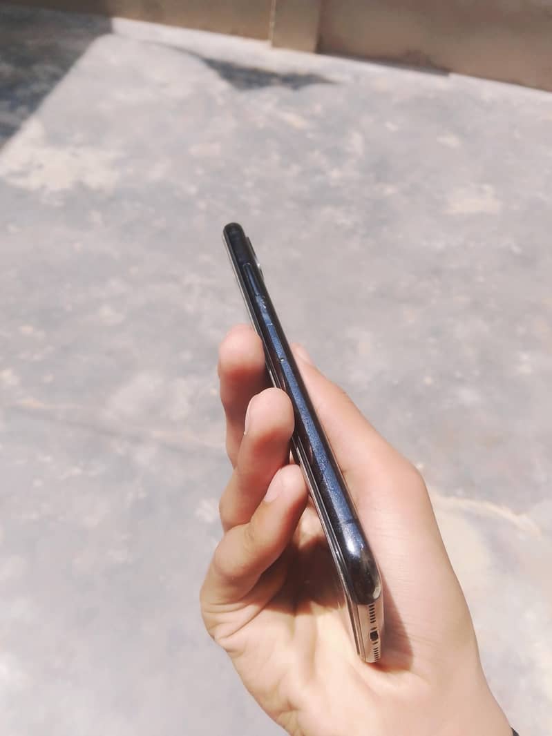 Apple iPhone X 3