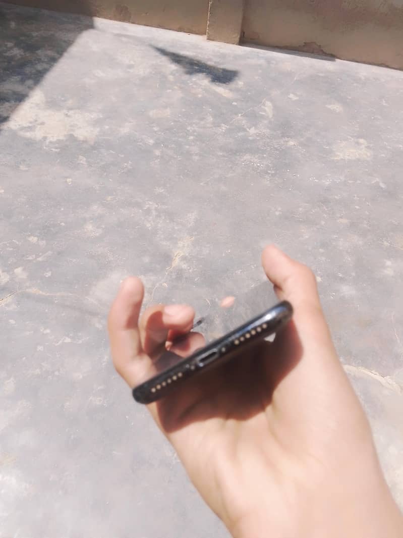 Apple iPhone X 4