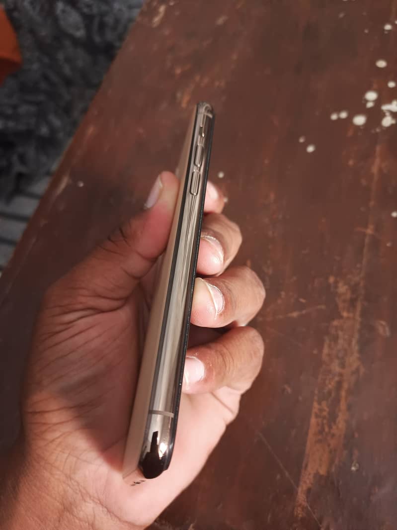Apple iPhone 11 Pro 1