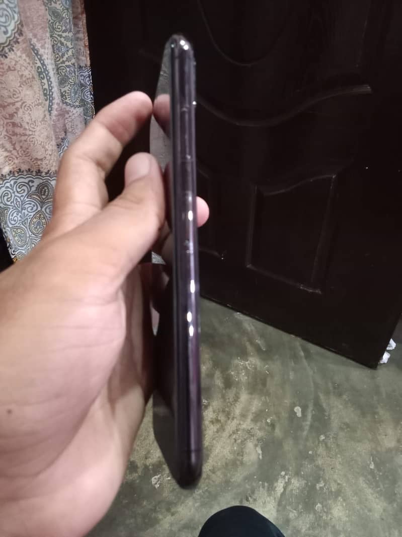 Apple iPhone XS Max 3