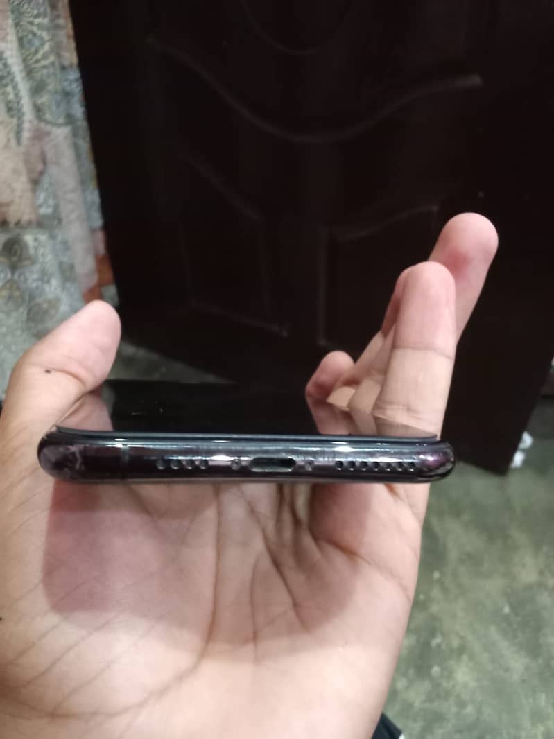 Apple iPhone XS Max 4