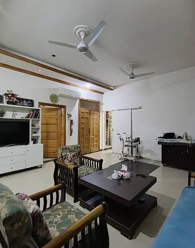 Ideal location solid construction new lalazar 3