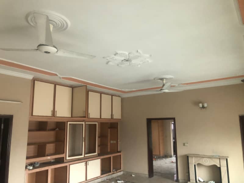 Ideal location solid construction new lalazar 6