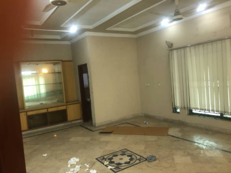 Ideal location solid construction new lalazar 7