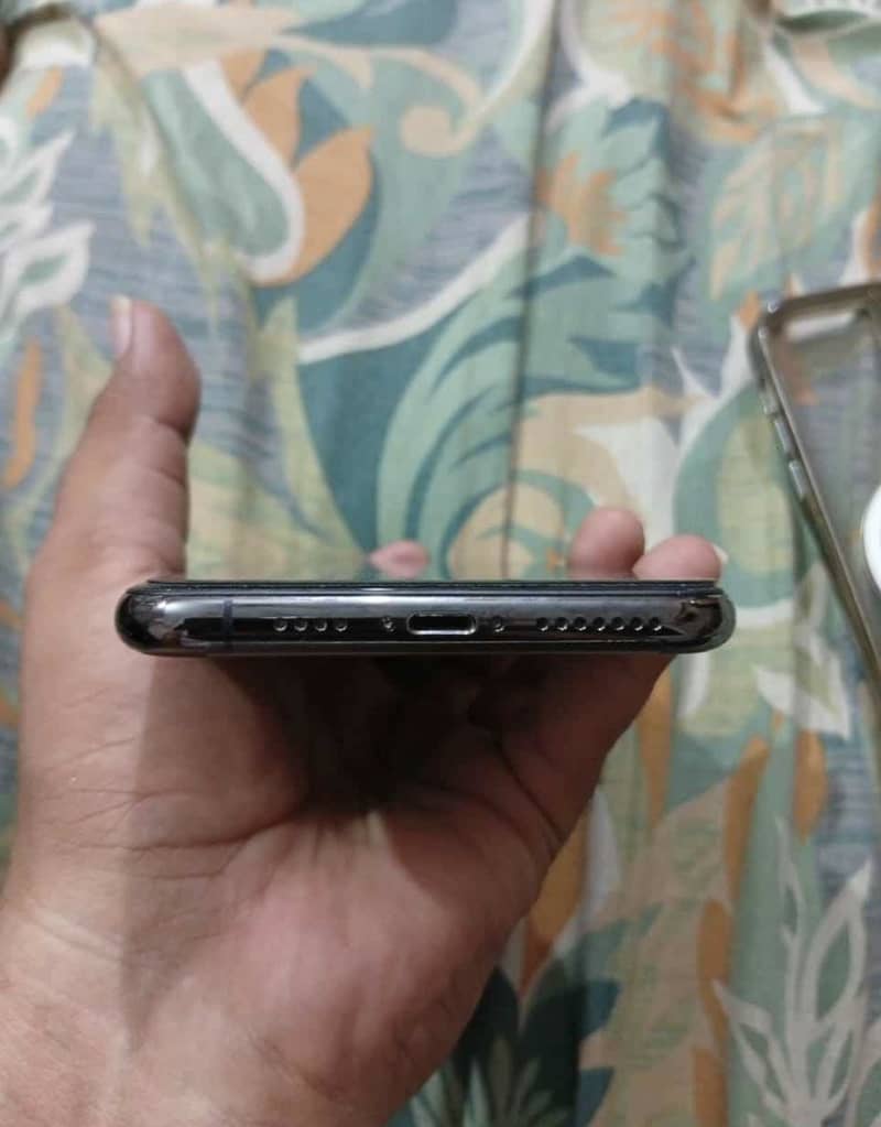 Apple iPhone 11 Pro Max 1
