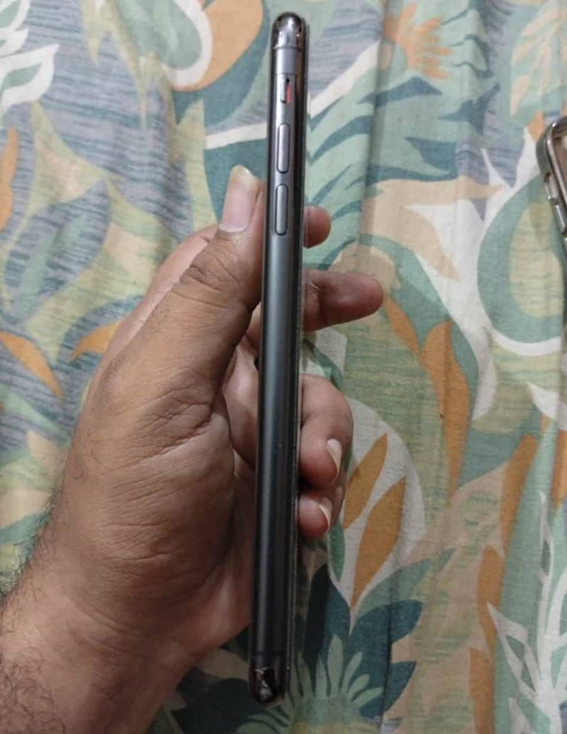 Apple iPhone 11 Pro Max 2