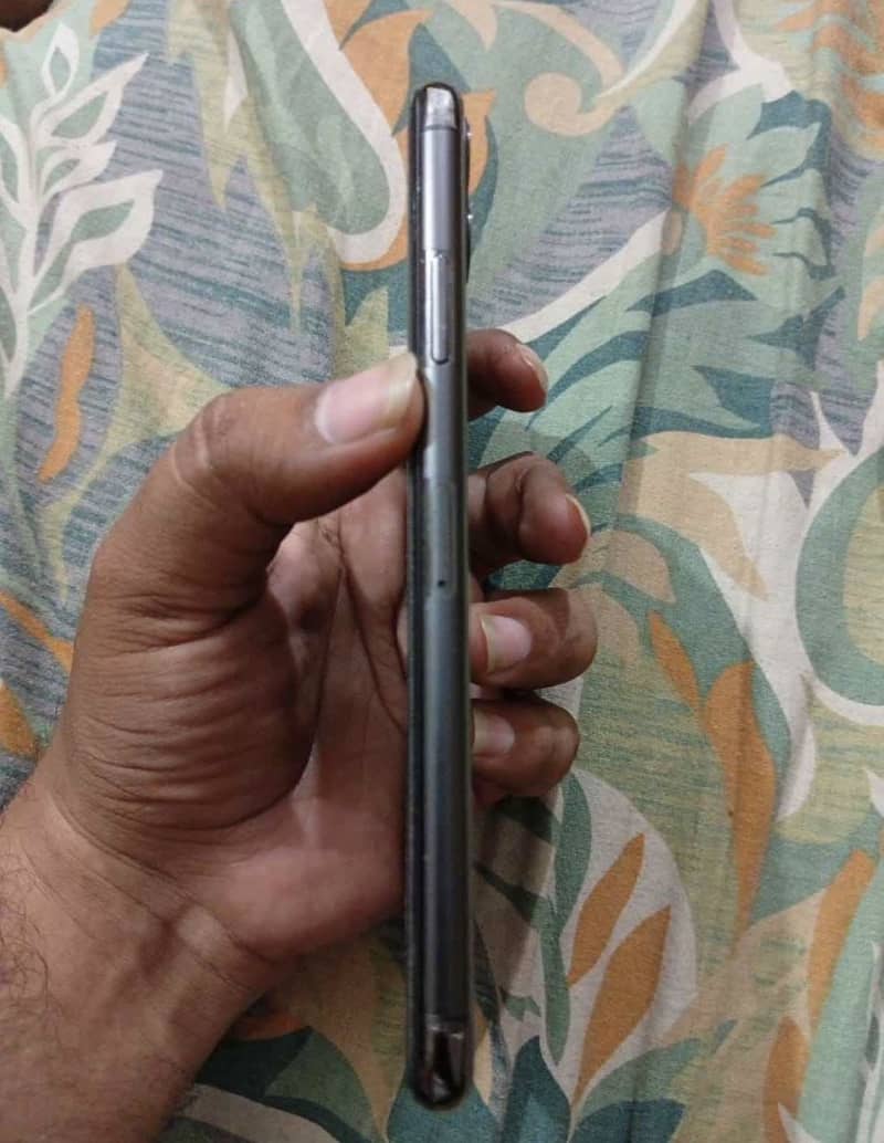 Apple iPhone 11 Pro Max 3