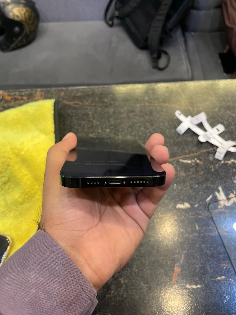 Apple iPhone 14 Pro Max 0