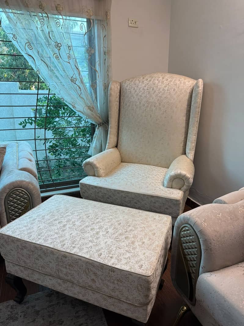 Single Sofa with Ottoman 2