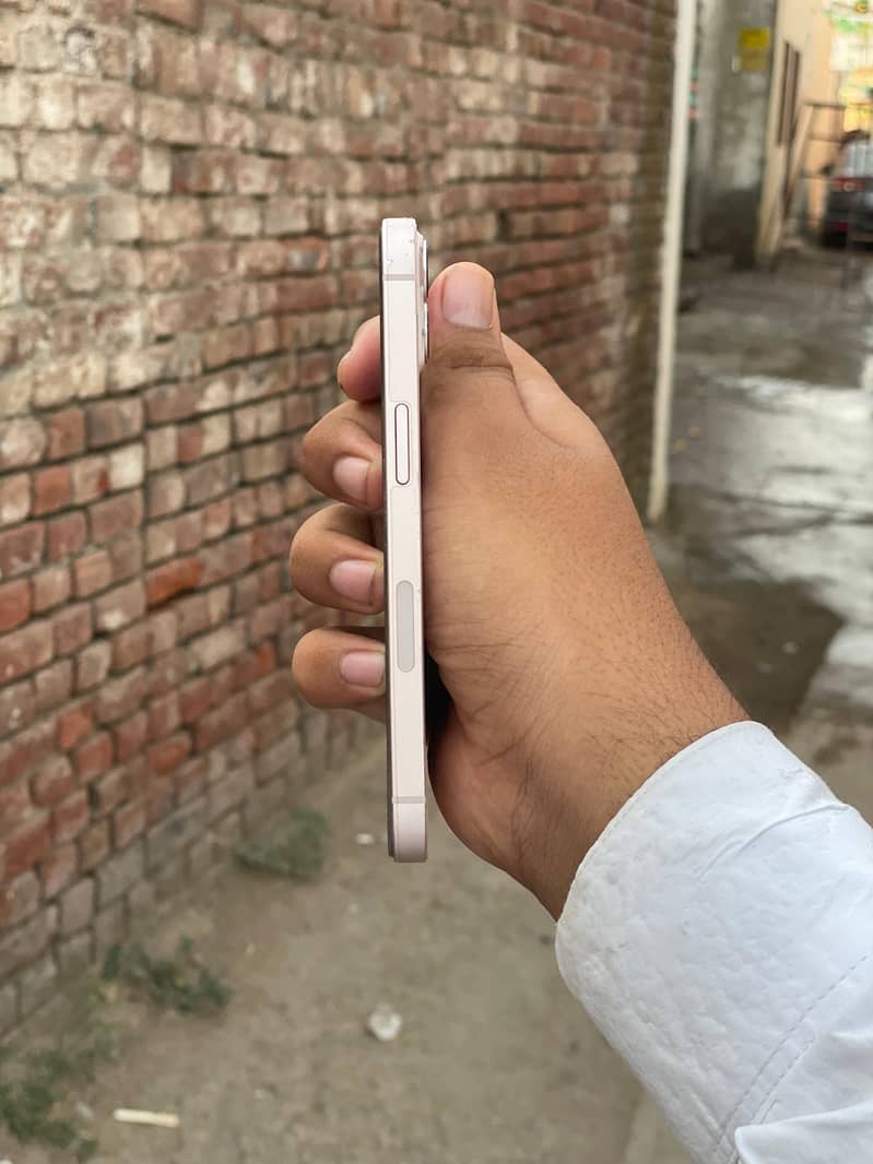 Apple iPhone 13 1