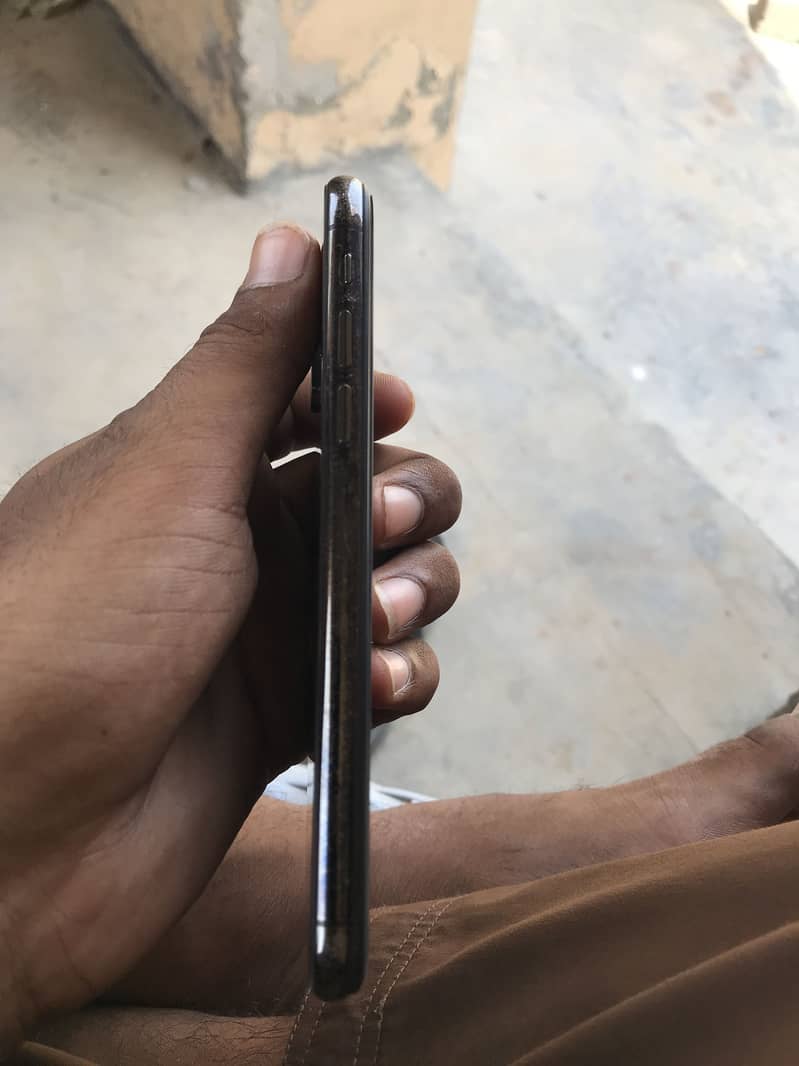 Apple iPhone XS 3
