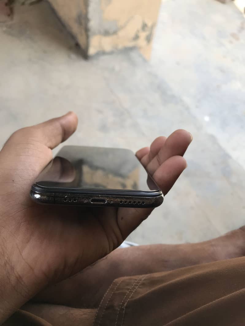 Apple iPhone XS 5