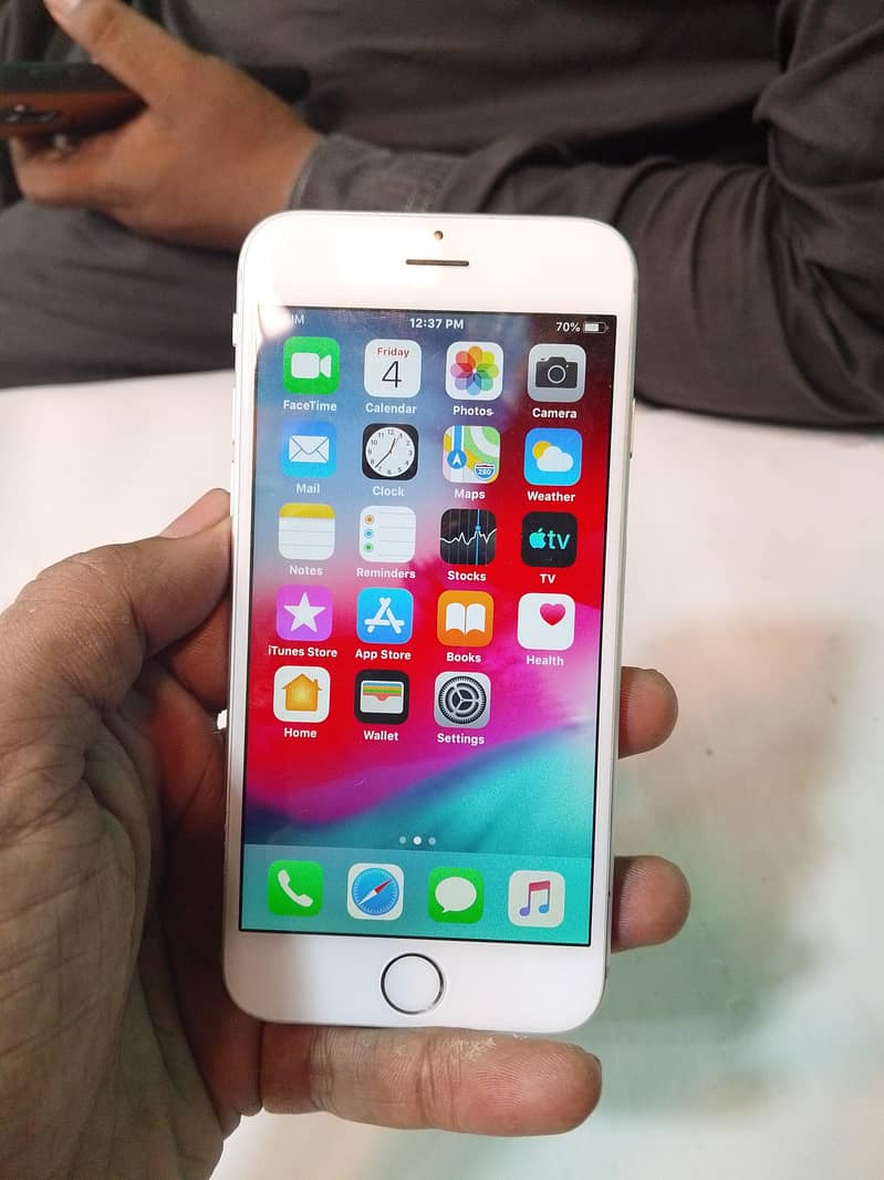 Apple iPhone 6 Plus 0