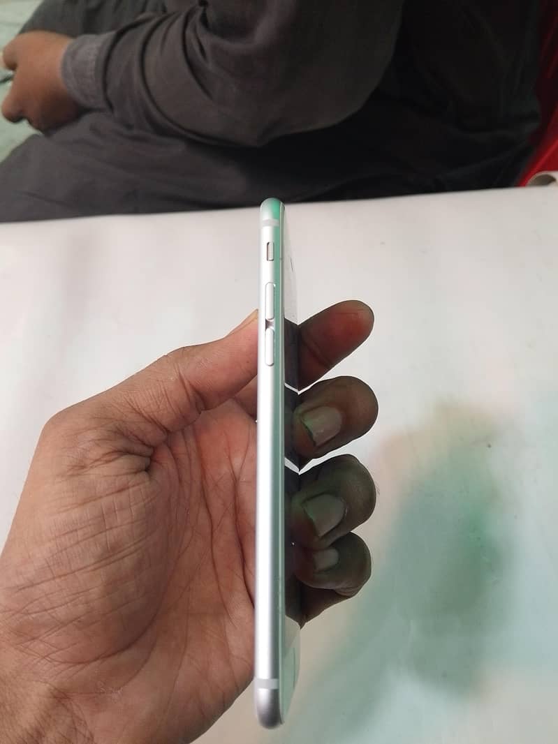 Apple iPhone 6 Plus 3